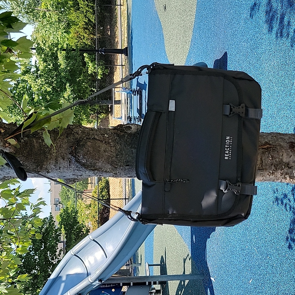 Reaction Kenneth Cole, black, laptop/shoulder bag